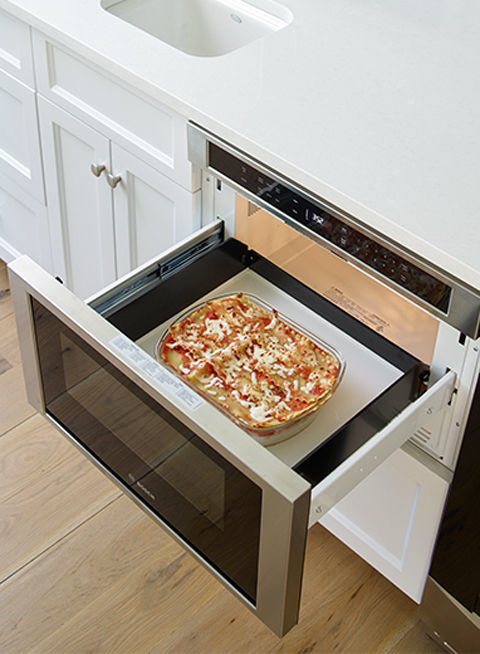 gallery-1450385477-sizedbosch-drawer-microwave-with-pizza-548-x-520